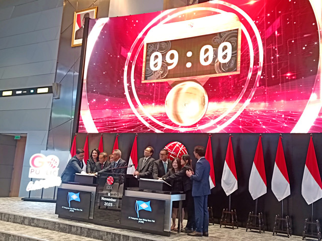 Suasana pencatatan perdana saham Pelayaran Jaya Hidup Baru Tbk. (PJHB) di Gedung BEI, Jakarta, Kamis (6/11/2025). Foto: Muhammad Fhandra Hardiyon/kumparan