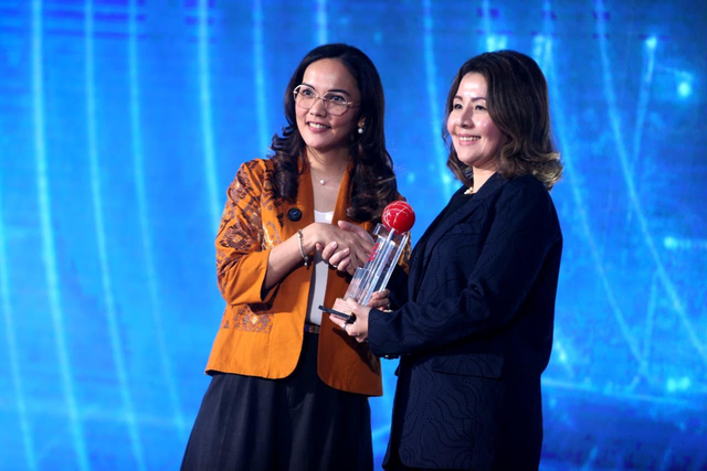 Qlola by BRI raih penghargaan Anugerah Terbaik Sektor Keuangan Kategori Produk dan Model Bisnis dalam ajang Anugerah Inovasi Indonesia 2025 di di Main Hall Bursa Efek Indonesia, Jakarta. Foto: Dok. BRI