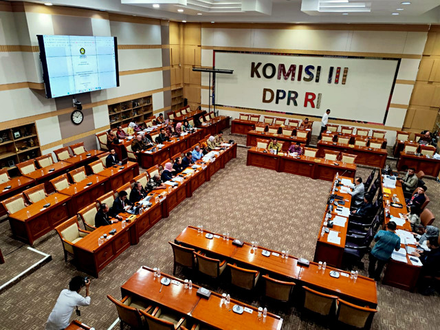 Komisi III dan akademisi menggelar rapat mengenai RUU KUHAP di Kompleks Parlemen Senayan, Jakarta, Kamis (6/11/2025). Foto: Luthfi Humam/kumparan