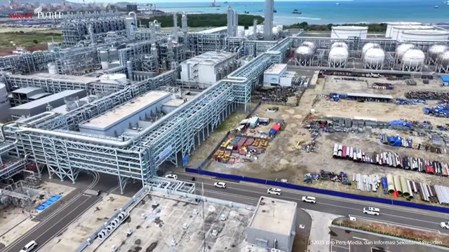 Pabrik Lotte Chemical Indonesia, Cilegon. Foto: YouTube/Sekretariat Presiden