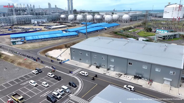 Pabrik Lotte Chemical Indonesia, Cilegon. Foto: YouTube/Sekretariat Presiden