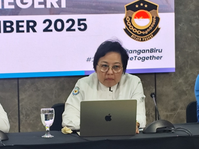 Kepala Badan Pengendalian dan Pengawasan Mutu Hasil Kelautan dan Perikanan (Badan P2HP) KKP, Ishartini dalam Media Briefing di Kantor KKP, Jakarta, Kamis (6/11/2025). Foto: Widya Islamiati/kumparan