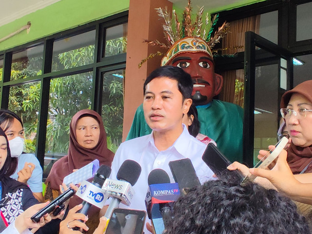 Wakil Menteri Kesehatan, Dante Saksono Harbuwono, di Panti Sosial Tresna Werdha Budi Mulia 3, Jakarta Selatan, pada Kamis (6/11/2025). Foto: Rachmadi Rasyad/kumparan