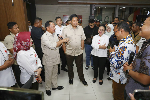 Mendagri Tito Karnavian bersama Menteri Perumahan dan Kawasan Permukiman (PKP) Maruarar Sirait meninjau Mal Pelayanan Publik (MPP) Kota Semarang, Jawa Tengah, Rabu (5/11/2025). Foto: Dok. Kemendagri