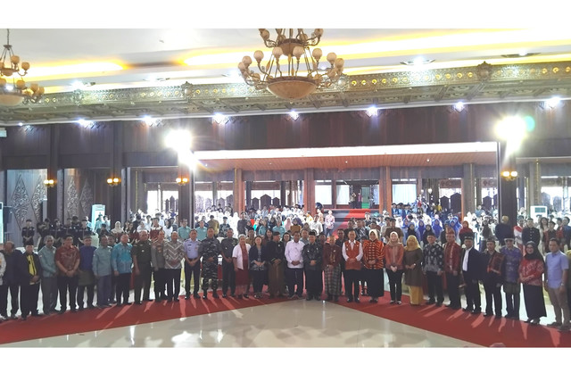 Sesi foto bersama sebelum kegiatan dimulai. Foto: Dok. Hi!Pontianak