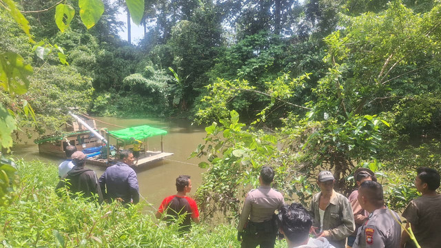 Penertiban aktivitas PETI di Sekadau Hulu. Foto: Dok. Polres Sekadau