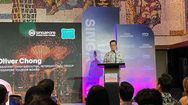 Assistant Chief Executive, International Group Singapore Tourism Board, Oliver Chong dalam acara penandatanganan MoU STB dan MD Entertainment di Jakarta pada Kamis (6/11/2025). Foto: Gitario Vista Inasis/kumparan