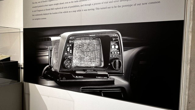 Navigasi pertama di dunia buatan Honda namanya Electro Gyrocator di Honda Collection Hall, Jepang. Foto: Aditya Pratama Niagara/kumparan