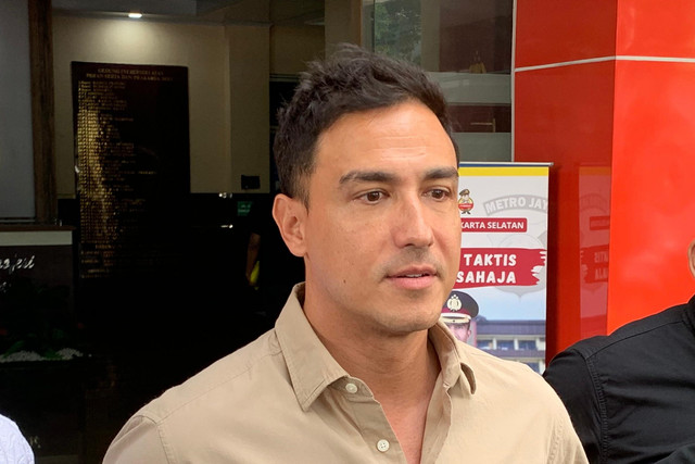 Hamish Daud di Polres Jaksel, Kamis (6/11/2025). Foto: Vincentius Mario/kumparan