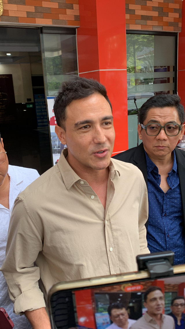 Hamish Daud di Polres Jaksel, Kamis (6/11/2025). Foto: Vincentius Mario/kumparan