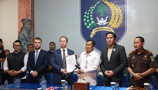 Proses pemindahan narapidana kasus narkotika asal Inggris bernama Lindsay June Sandiford di Lapas Kelas II A Kerobokan Bali, Kamis (6/11/2025). Foto: Denita BR Matondang/kumparan