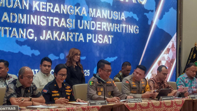 Pers rilis temuan dua kerangka manusia di gedung wilayah Kwitang, Jakarta Pusat, pada Jumat (7/11). Foto: Rachmadi Rasyad/kumparan