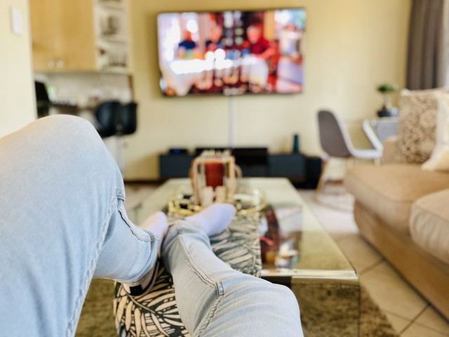 Ilustrasi urutan film Dilan. Foto: Unsplash.com/Tiego Maja