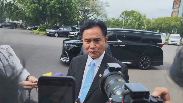 Menteri Koordinator Bidang Hukum, HAM, Imigrasi, dan Pemasyarakatan Yusril Ihza Mahendra berkunjung ke Istana Negara, Jakarta, Jumat (7/11/2025). Foto: Luthfi Humam/kumparan