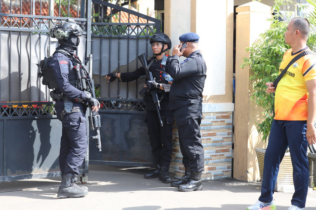 Suasana pasca-ledakan di SMAN 72 Jakarta. Foto: Iqbal Firdaus/kumparan