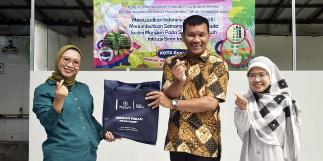 Dosen SV IPB Ajak Siswa TK Sinar Indonesia Bercocok Tanam dengan Hidrogel