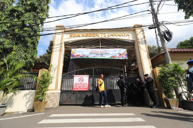 Suasana pasca-ledakan di SMAN 72 Jakarta. Foto: Iqbal Firdaus/kumparan