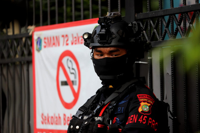 Suasana di lokasi ledakan yang terjadi di SMAN 72 Jakarta, Kelapa Gading, Jakarta, Jumat (7/11/2025). Foto: Iqbal Firdaus/kumparan