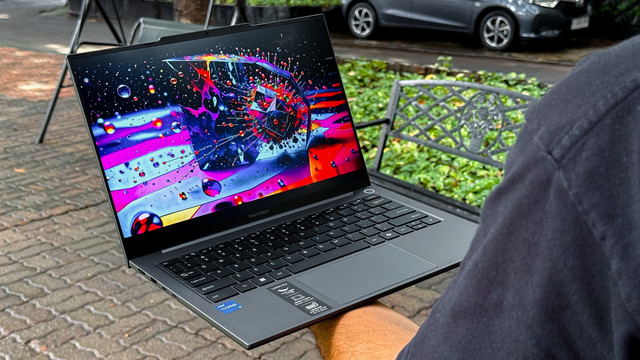 Penampakan Laptop Polytron Luxia i3. Foto: kumparan/Kevin S. Kurnianto.