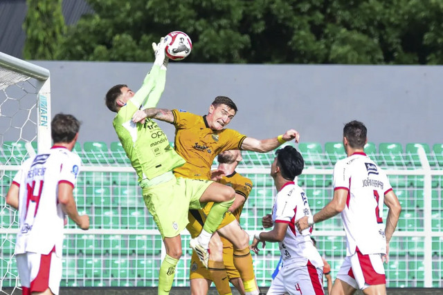 Bhayangkara Presisi FC melawan Bali United di BRI Super League. Foto: Instagram/ @bhayangkarafc