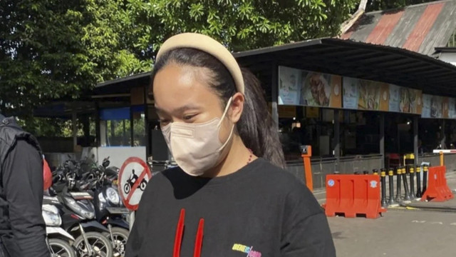 Tersangka FDM saat dilakukan pemeriksaan kesehatan di Biddokkes Polda Metro Jaya, Jumat (7/11/2025). Foto: Ilham Kausar/Antara