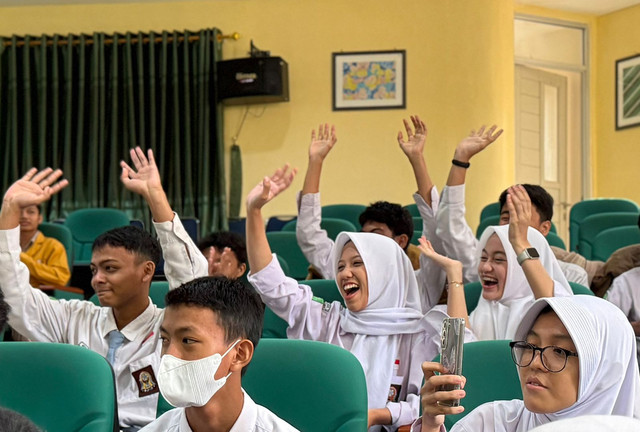 Pelatihan Literasi Digital dan Berpikir Kritis di Era AI yang berlangsung di SMA Negeri 1 Kota Pontianak pada Kamis, 6 November 2025. Foto: Dok. Indosat Ooredoo Hutchison