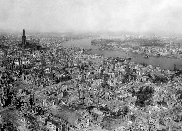 Ilustrasi dampak perang (Gambar dari Wikilmages/Pixabay)  https://pixabay.com/photos/cologne-bombing-destruction-war-63176/