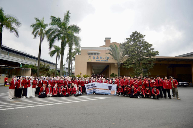 Kunjungan mahasiswa ke PT Sido Muncul Semarang - industri jamu ramah lingkungan.