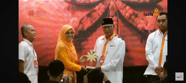 Lazismu Kalbar menerima penghargaan di Rakernas Lazismu 2026. Foto: Dok. Istimewa