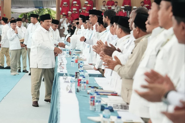 Prabowo Subianto dalam acara Taklimat Ketua Dewan Pembina Partai Gerindra, di Hambalang, Sabtu (8/11/2025). Foto: Instagram/@sufmi_dasco
