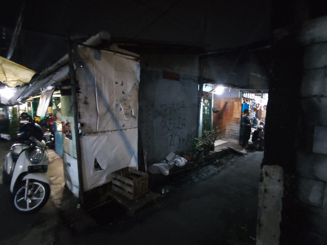 Lokasi penembakan oleh pencuri motor di Jalan Pelajar, Kecamatan Cakung, Jakarta Timur, pada Sabtu (8/11). Foto: Rachmadi Rasyad/kumparan