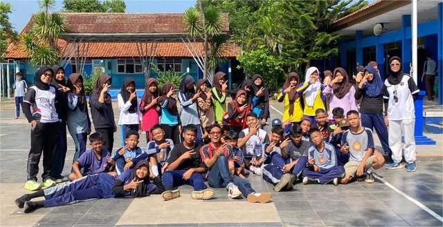 Foto bersama Siswa dan Siswi usai melakukan Tes Fisik (Bleep Test) di SMPN 1 Cibogo.