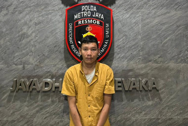 Pelaku penembakan hansip saat diamankan Resmob Polda Metro Jaya. Foto: Dok. Istimewa