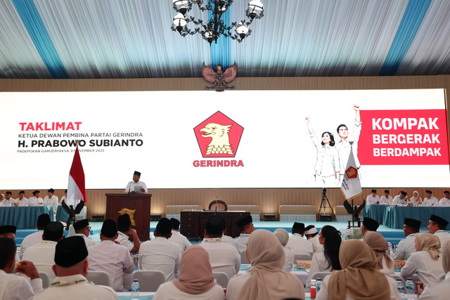 Ketua Dewan Partai Gerindra Prabowo Subianto saat menyampaikan taklimat di Padepokan Garuda Yaksa, Hambalang, Bogor, Jawa Barat, Sabtu (8/11/2025). Foto: Dok. Tim Media Prabowo Subianto