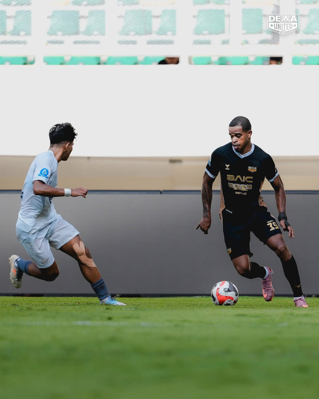 Pertandingan Dewa United vs PSM Makassar dalam Super League di Banten International Stadium, Serang, Minggu (9/11/2025). Foto: Instagram/ @dewaunitedfc