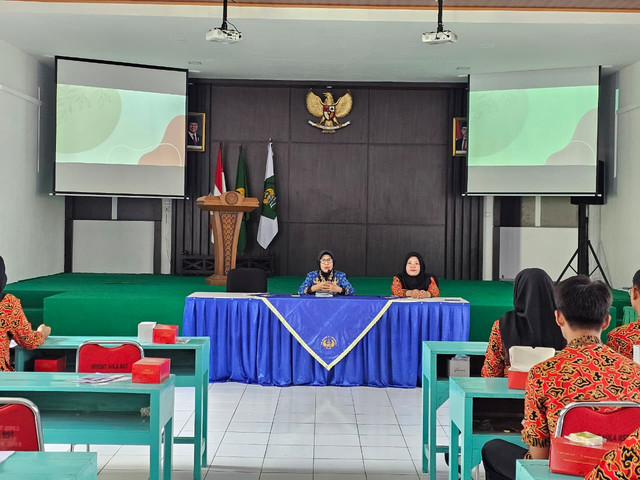 foto : Workshop penulisan ilmiah oleh pusat penelitian dan pengabdian kepada masyarakat (P3M) , foto milik Akademi Kesehatan dr. Seodjono Magelang