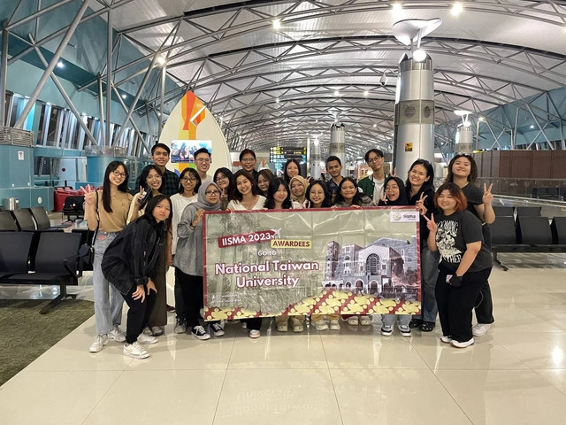 DI LUAR: Para Awardees IISMA dari Seluruh Mahasiswa di Indonesia di National Taiwan University.