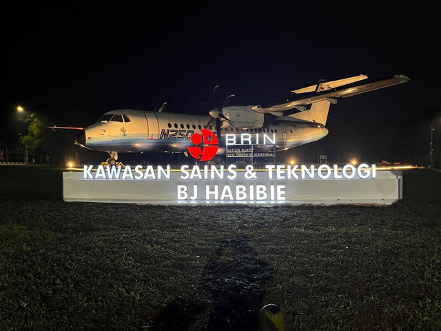 Landmark Kawasan Sains dan Teknologi BJ. Habibie, Serpong. Foto : Irwin