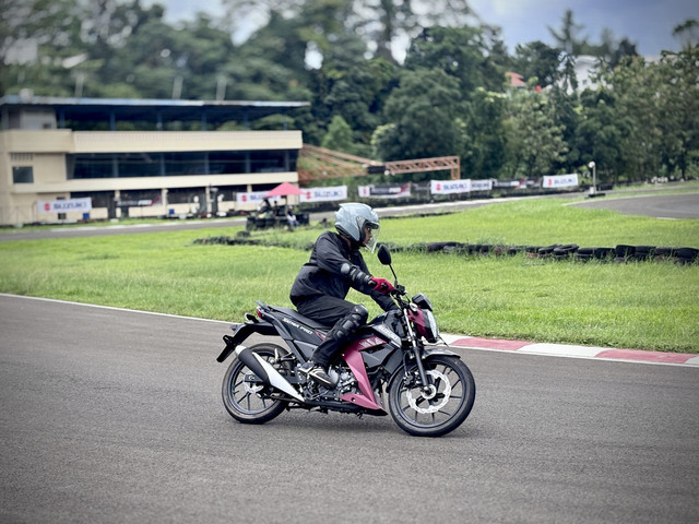 First ride New Suzuki Satria Pro di Sirkuit Sentul, Bogor (8/11/2025). Foto: dok. Suzuki Indomobil Sales