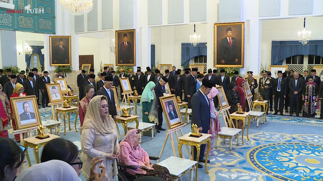 Suasana penganugerahan gelar Pahlawan Nasional 2025 di Istana Negara, Jakarta Pusat,Senin (10/11/2025).
 Foto: Youtube/Sekretariat Presiden