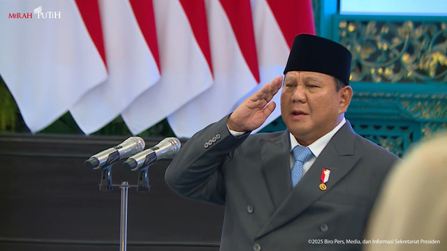 Presiden Prabowo Subianto menghadiri penganugerahan gelar Pahlawan Nasional 2025 di Istana Negara, Jakarta Pusat,Senin (10/11/2025).
 Foto: Youtube/Sekretariat Presiden