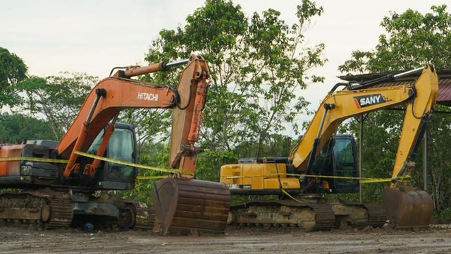 Polri melalui Dittipidter Bareskrim Polri bersama Polda Kalimantan Timur (Kaltim) menutup praktik tambang ilegal di kawasan konservasi Tahura Bukit Soeharto, Kutai Kartanegara, Kaltim, Sabtu (8/11). Foto: Instagram/ @divisihumaspolri