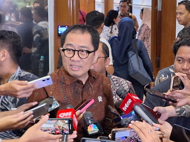 Wakil Menteri Perindustrian Faisol Reza usai kerja Komisi VI DPR RI dengan bahasan penyelamatan industri baja nasional di Gedung DPR RI, Jakarta Pusat pada Senin (10/11). Foto: Argya Maheswara/kumparan