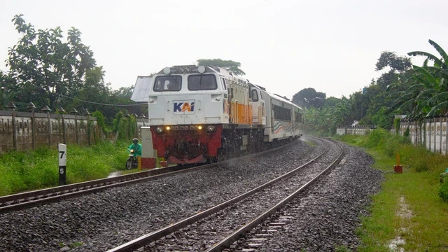 Ilustrasi cara daftar diskon KAI lansia. Foto: Shutterstock