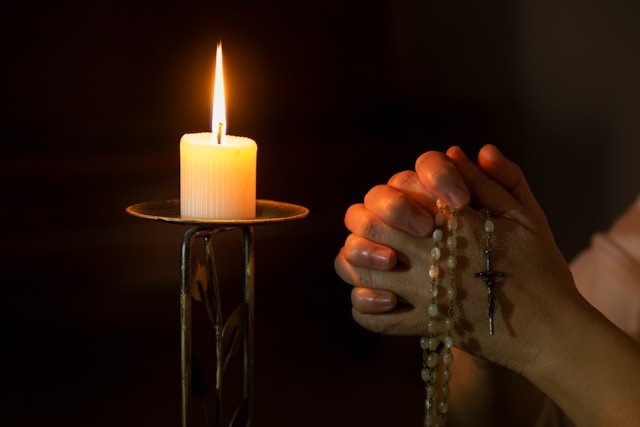 Ilustrasi doa Rosario November 2025. Sumber: Unsplash.