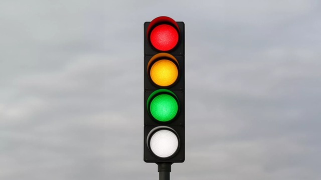 Ilustrasi lampu lalu lintas empat warna dengan tambahan warna putih. Foto: Dok. Carscoops