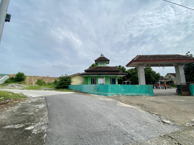 Bangunan SD Negeri Nglarang, Mlati, Sleman, yang terdampak proyek Tol Jogja-Solo. Foto: Pandangan Jogja/Resti Damayanti