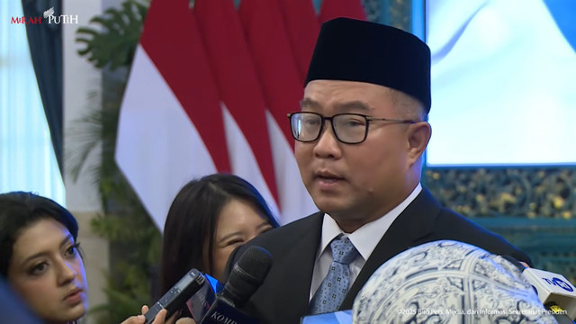 Kepala BRIN Arif Satria usai dilantik di Istana Negara, Jakarta Pusat, Senin (10/11/2025). Foto: YouTube/Sekretariat Presiden