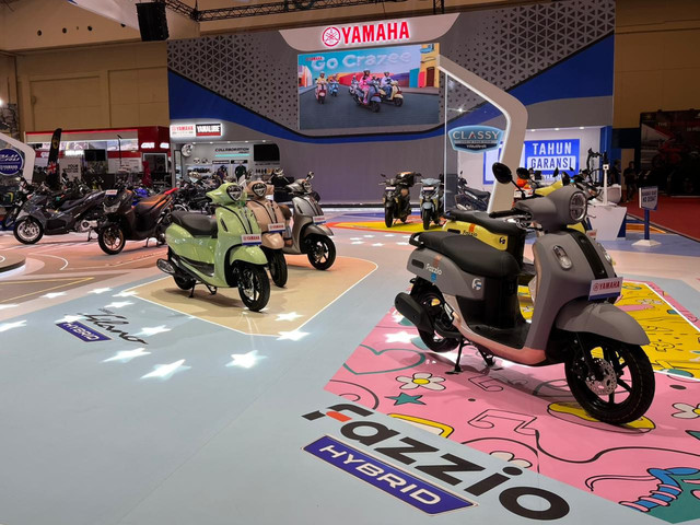 Stan Yamaha di Indonesia Motorcycle Show (IMOS) 2025. Foto: Alvian Yoga Yulianto/kumparan