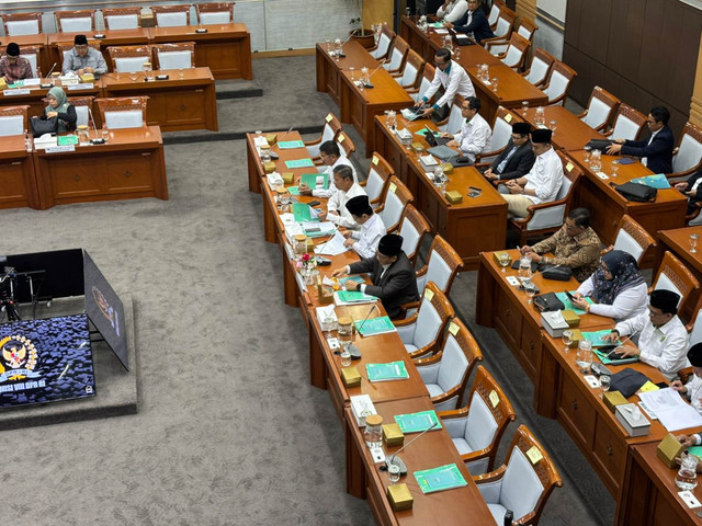 Rapat kerja Komisi VIII DPR bersama Menteri Agama Nasaruddin Umar di Kompleks Parlemen, Senayan, Jakarta pada Selasa (11/11/2025). Foto: Abid Raihan/kumparan